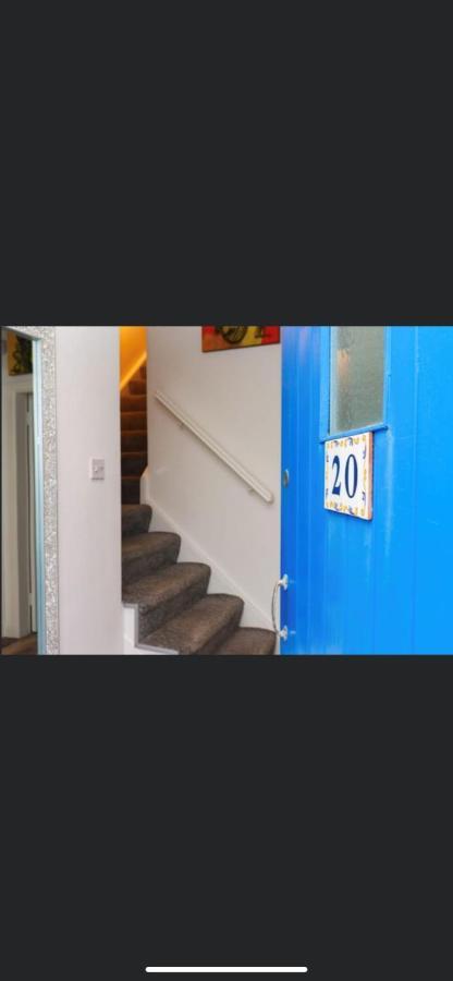 20 Holiday Cottage, East End Балибанион Екстериор снимка