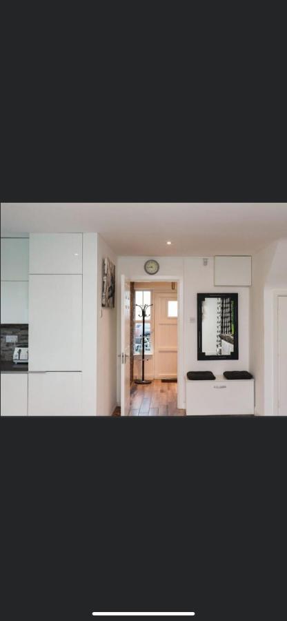 20 Holiday Cottage, East End Балибанион Екстериор снимка