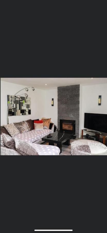20 Holiday Cottage, East End Балибанион Екстериор снимка