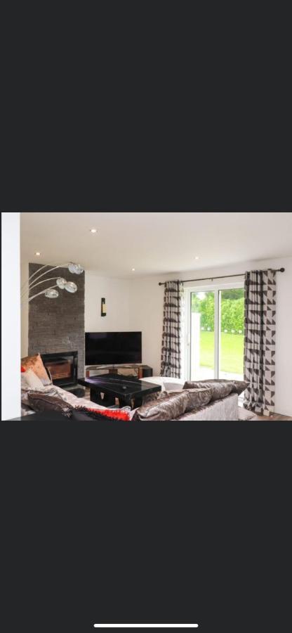 20 Holiday Cottage, East End Балибанион Екстериор снимка