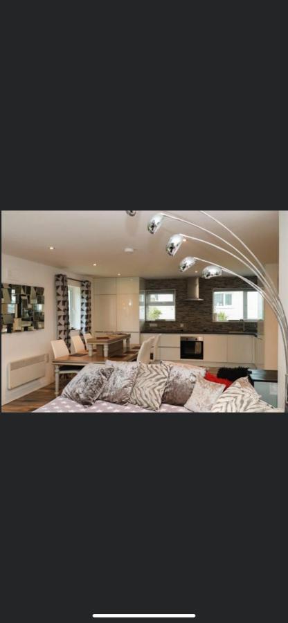 20 Holiday Cottage, East End Балибанион Екстериор снимка