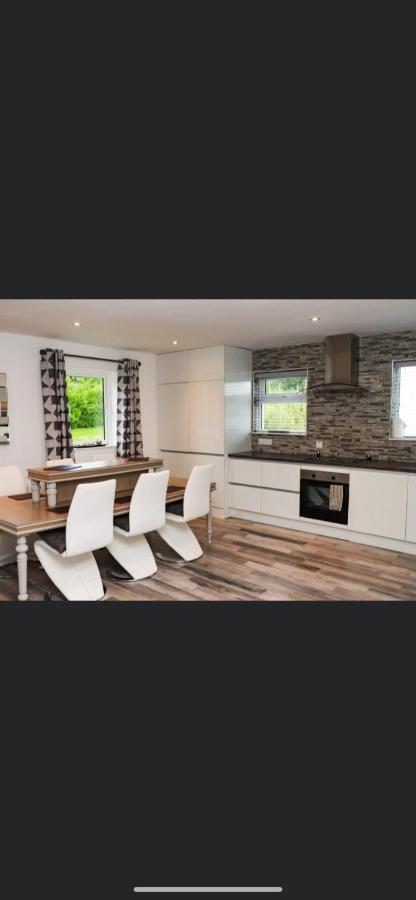 20 Holiday Cottage, East End Балибанион Екстериор снимка