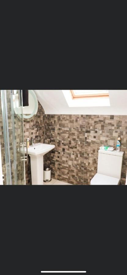 20 Holiday Cottage, East End Балибанион Екстериор снимка