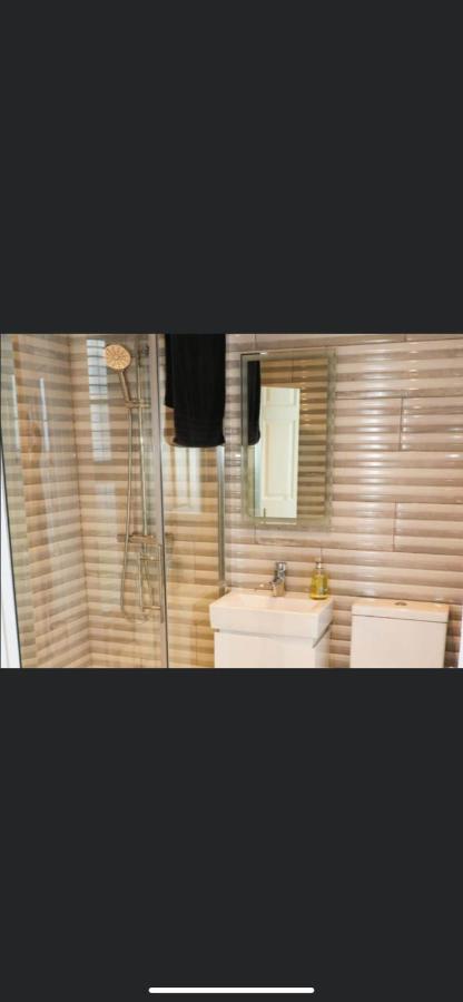 20 Holiday Cottage, East End Балибанион Екстериор снимка