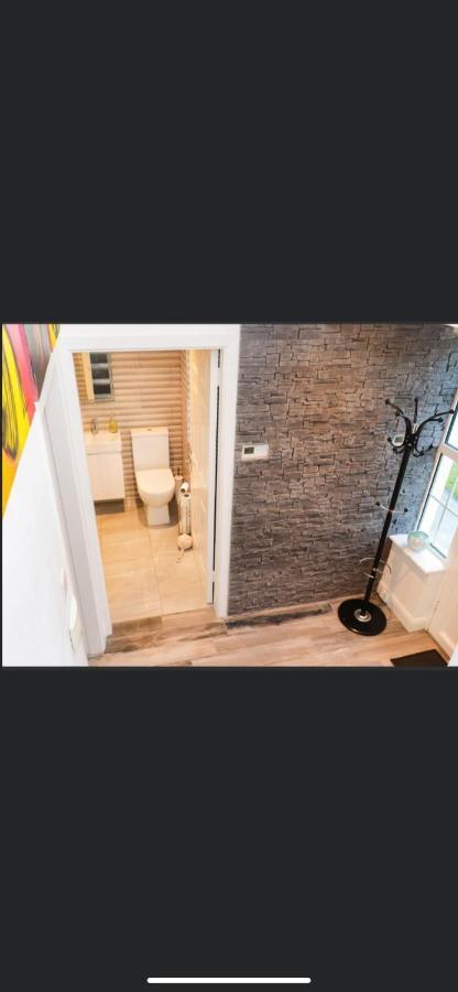 20 Holiday Cottage, East End Балибанион Екстериор снимка